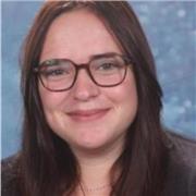 Étudiante dans les ressources humaines. 
Titulaire d’un bac général avec des spécialités en littérature.